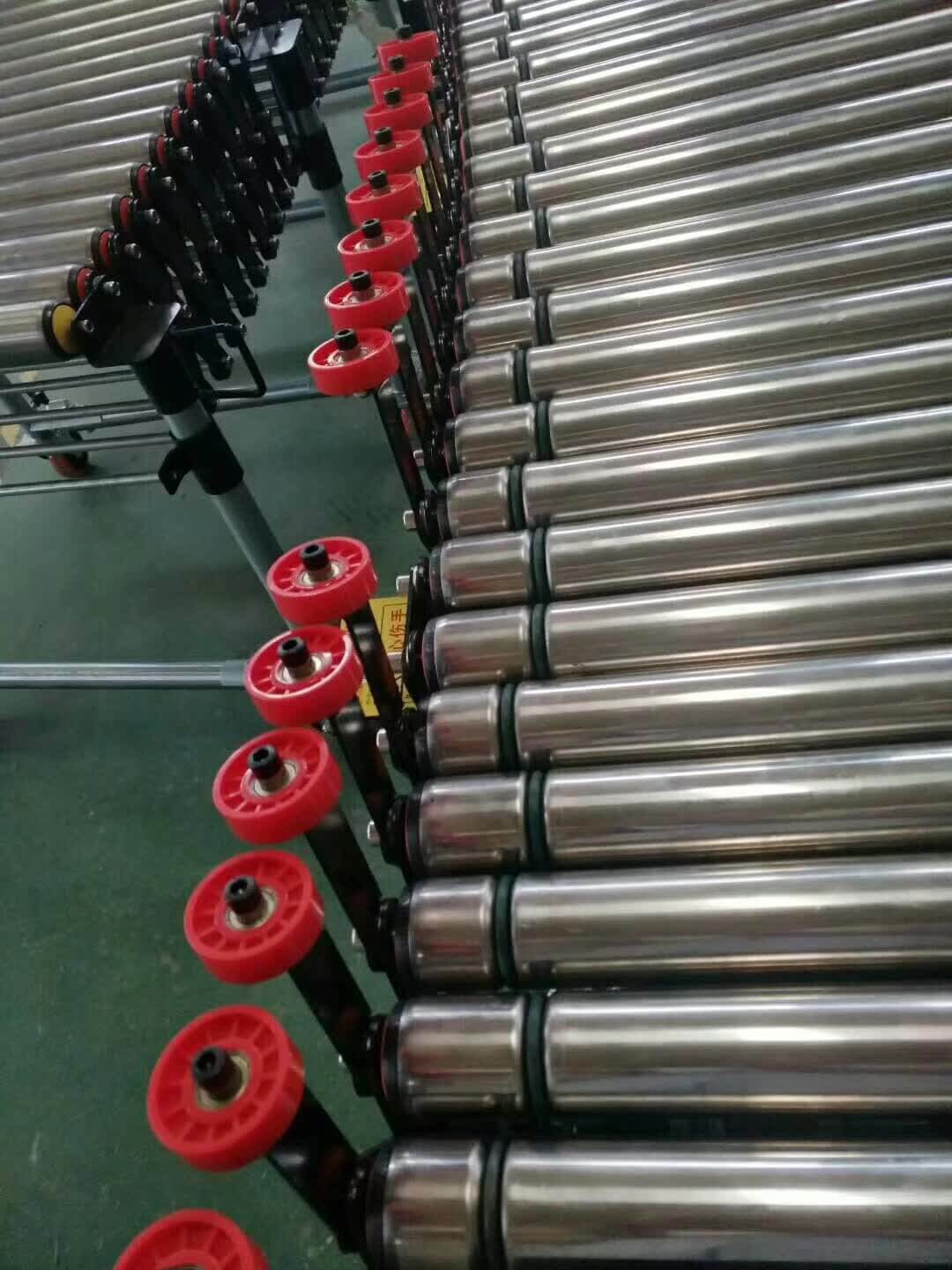 擋邊伸縮滾筒輸送機